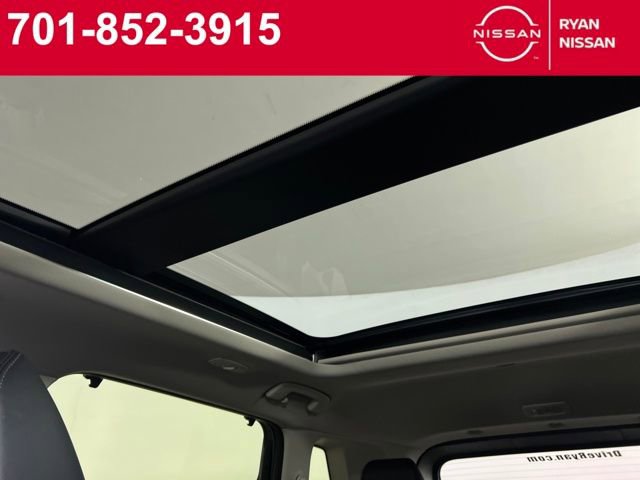 Certified 2025 Nissan Rogue Platinum w/ Tech Package image 27