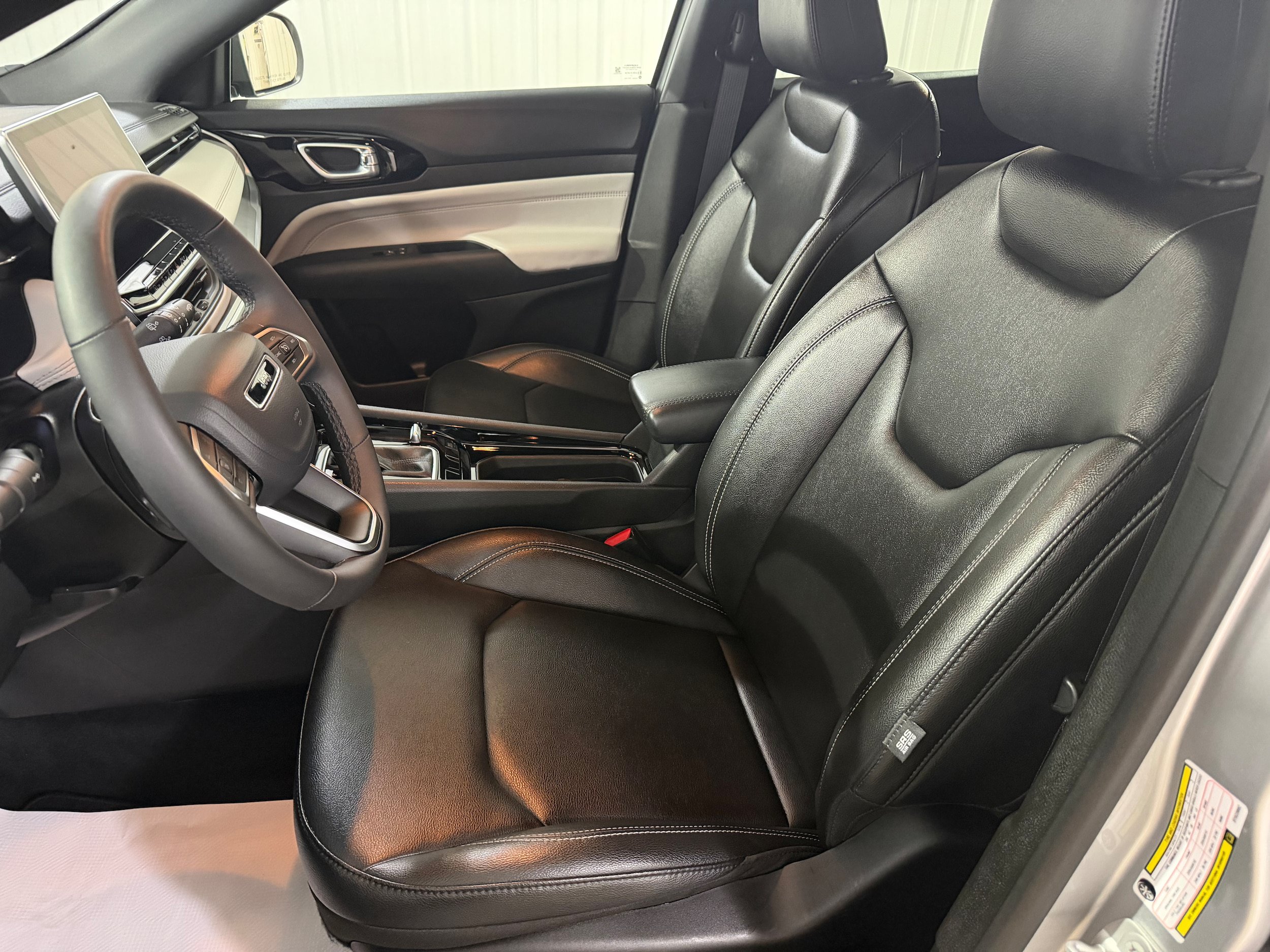 Used 2025 Jeep Compass Limited AWD/4WD image 11