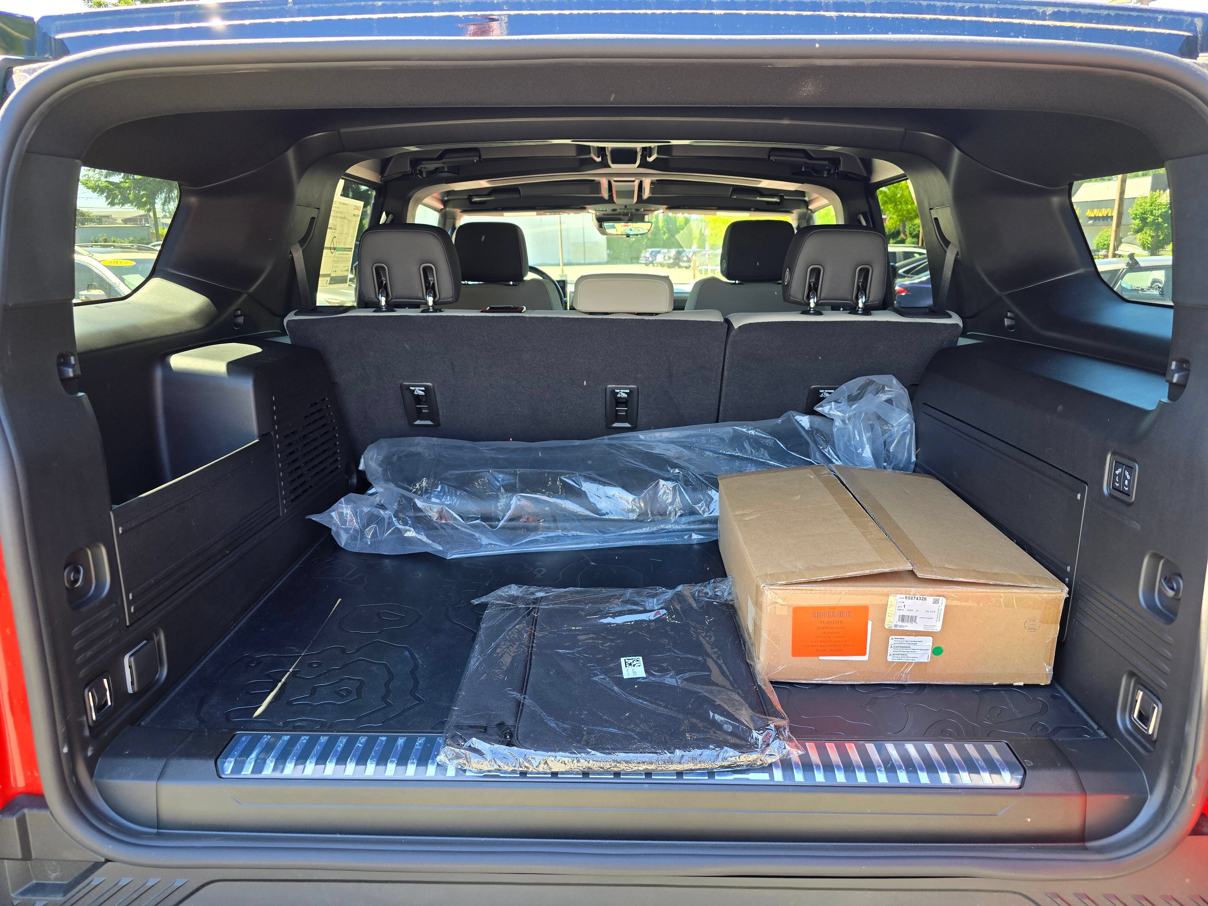 New 2026 GMC Hummer EV SUV w/ LPO, Dark Essentials Package AWD/4WD image 14