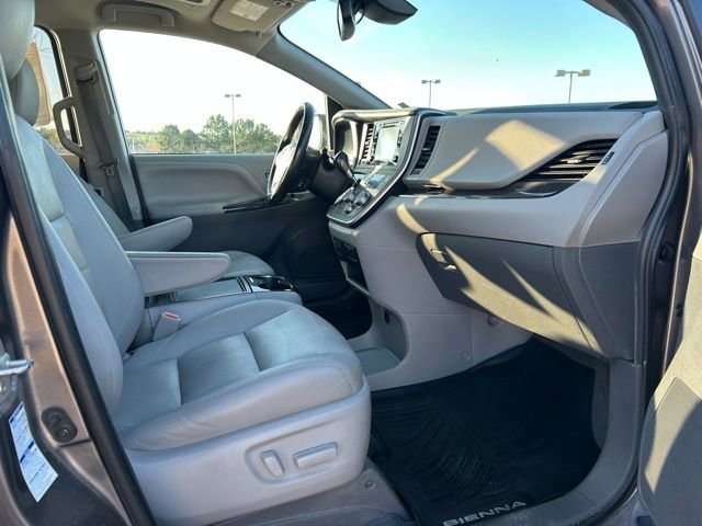 Used 2020 Toyota Sienna XLE w/ XLE Navigation Package AWD/4WD image 28
