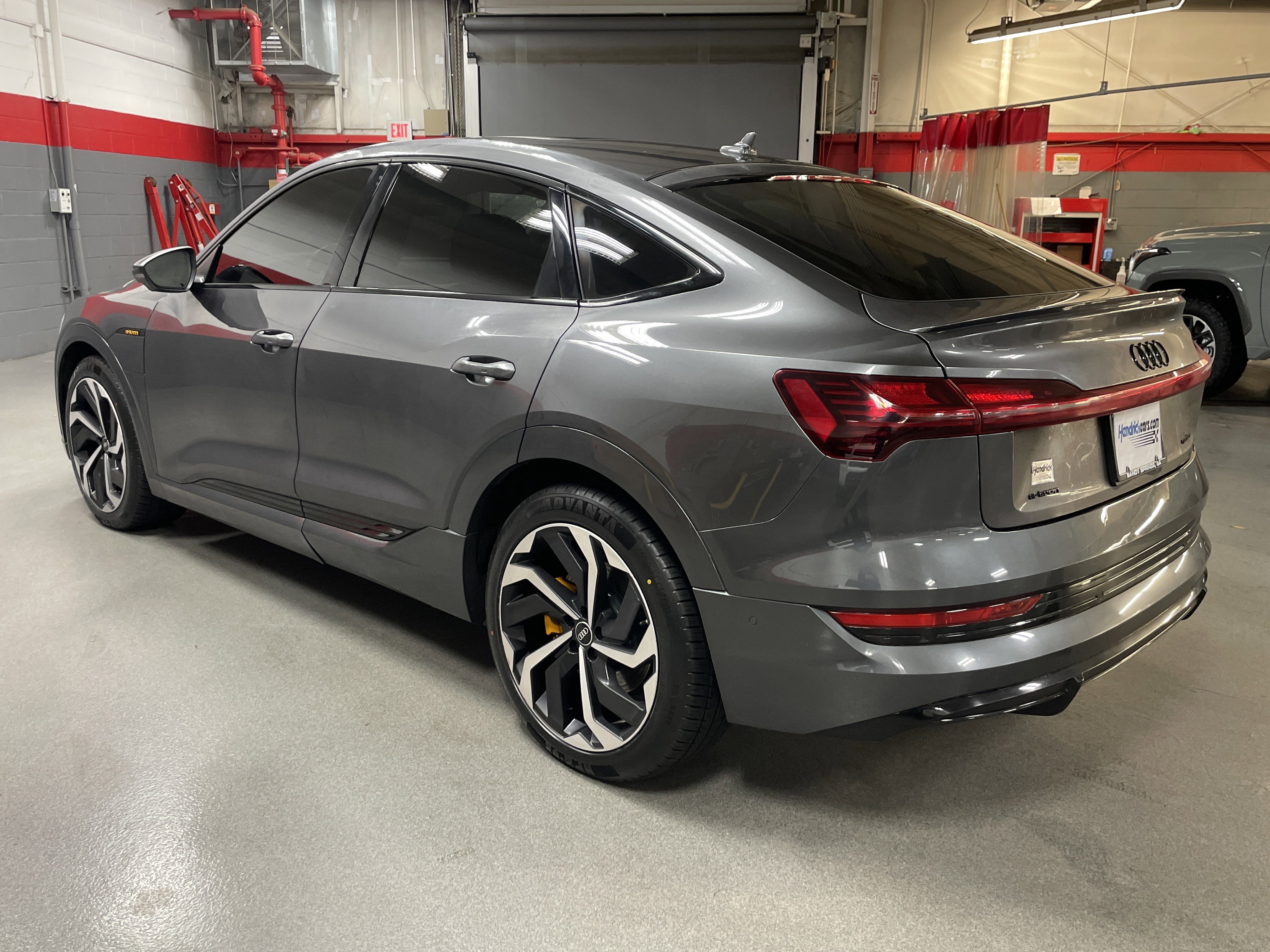 Used 2022 Audi e-tron Premium Plus w/ Premium Plus Package image 8