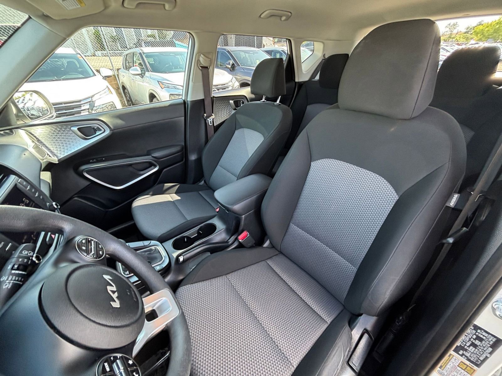 Used 2025 Kia Soul LX w/ LX Technology Package FWD image 34