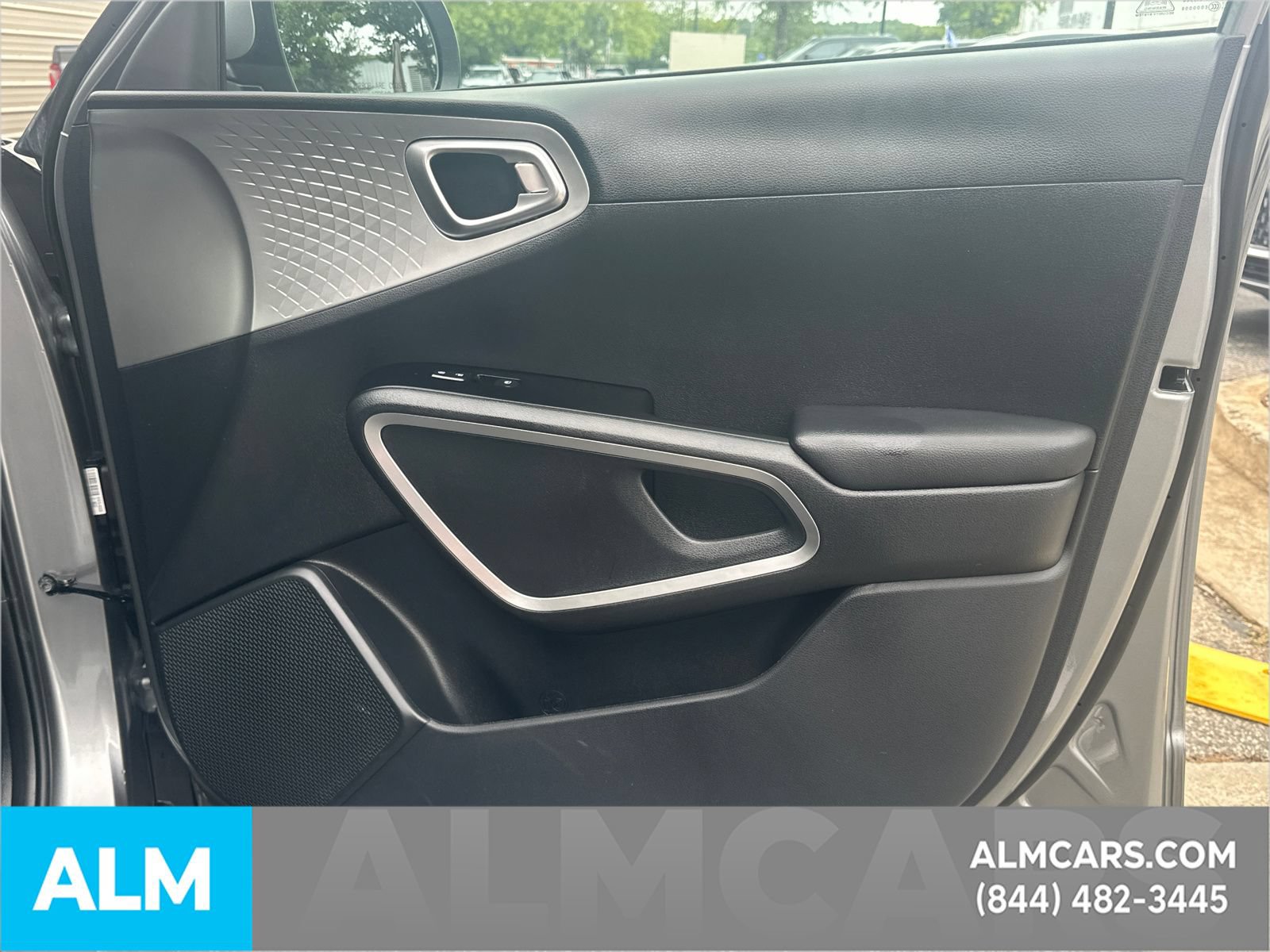 Used 2025 Kia Soul LX w/ LX Technology Package FWD image 16