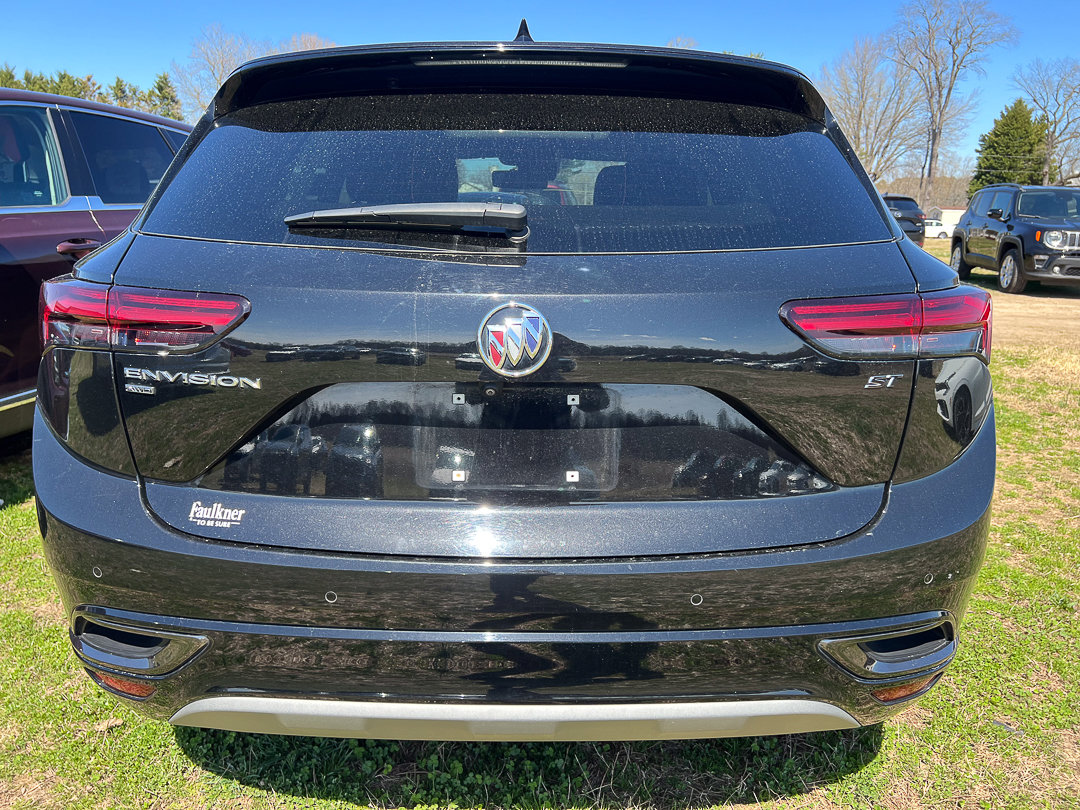 Used 2021 Buick Envision Essence w/ Sport Touring Package image 4