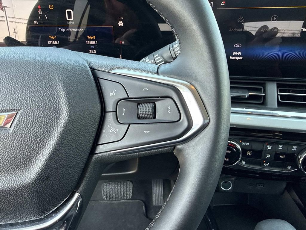 Used 2025 Chevrolet Trax LT w/ LT Convenience Package image 16