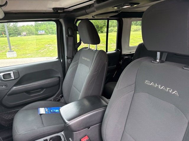 Used 2018 Jeep Wrangler Unlimited Sahara AWD/4WD image 15