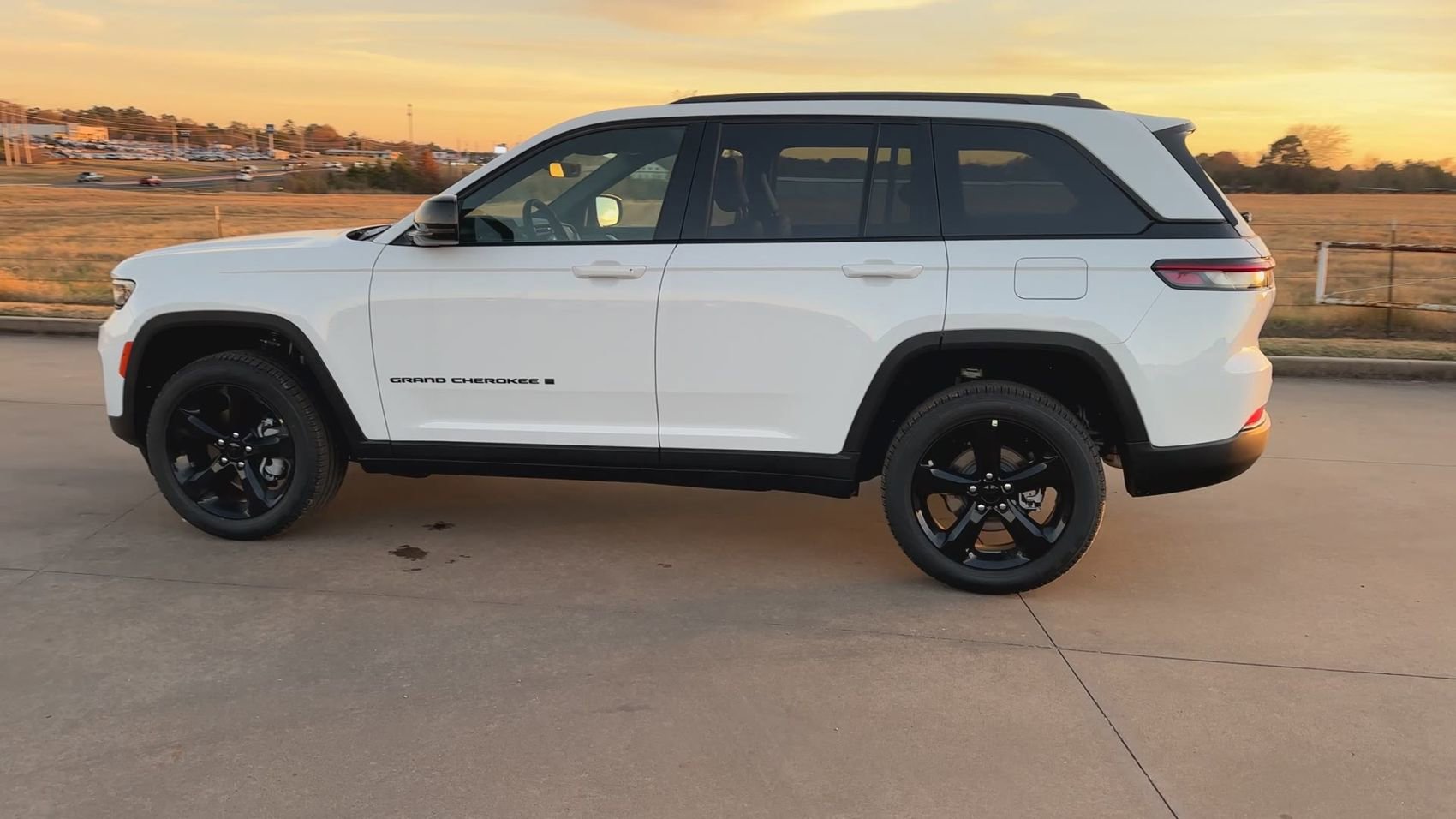 New 2025 Jeep Grand Cherokee Limited w/ Black Appearance Package RWD image 6