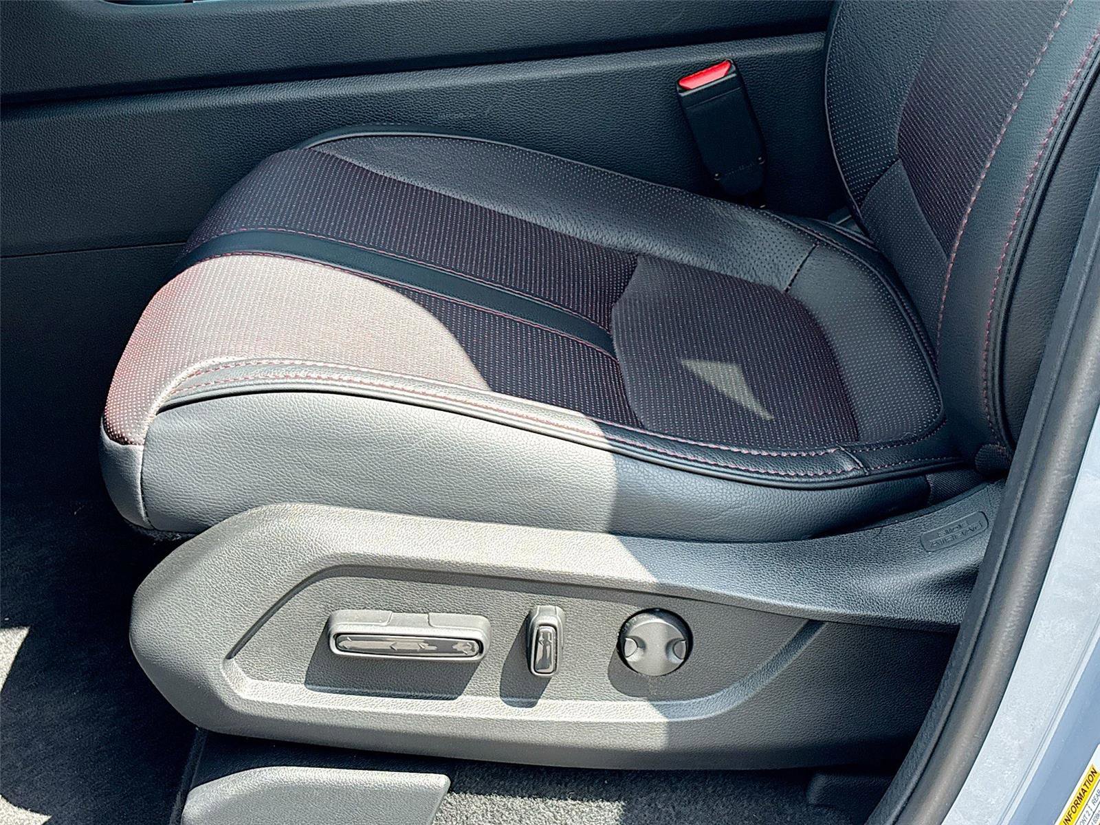 Certified 2025 Honda Pilot Black Edition image 23