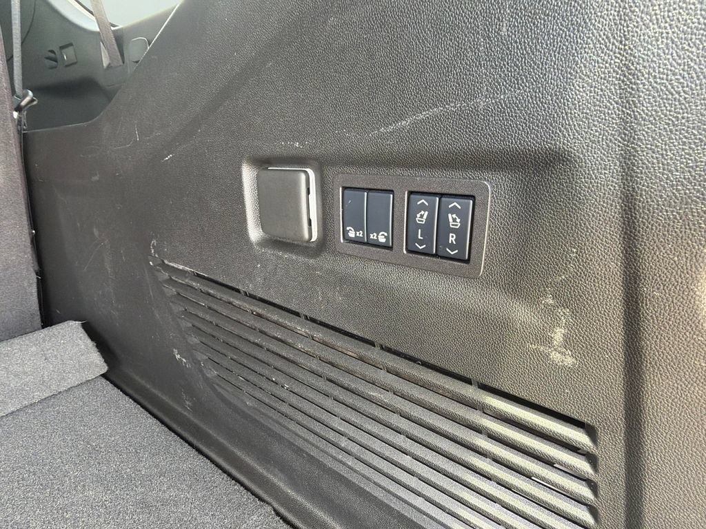 Certified 2025 Chevrolet Suburban RST w/ Comfort Package AWD/4WD image 35