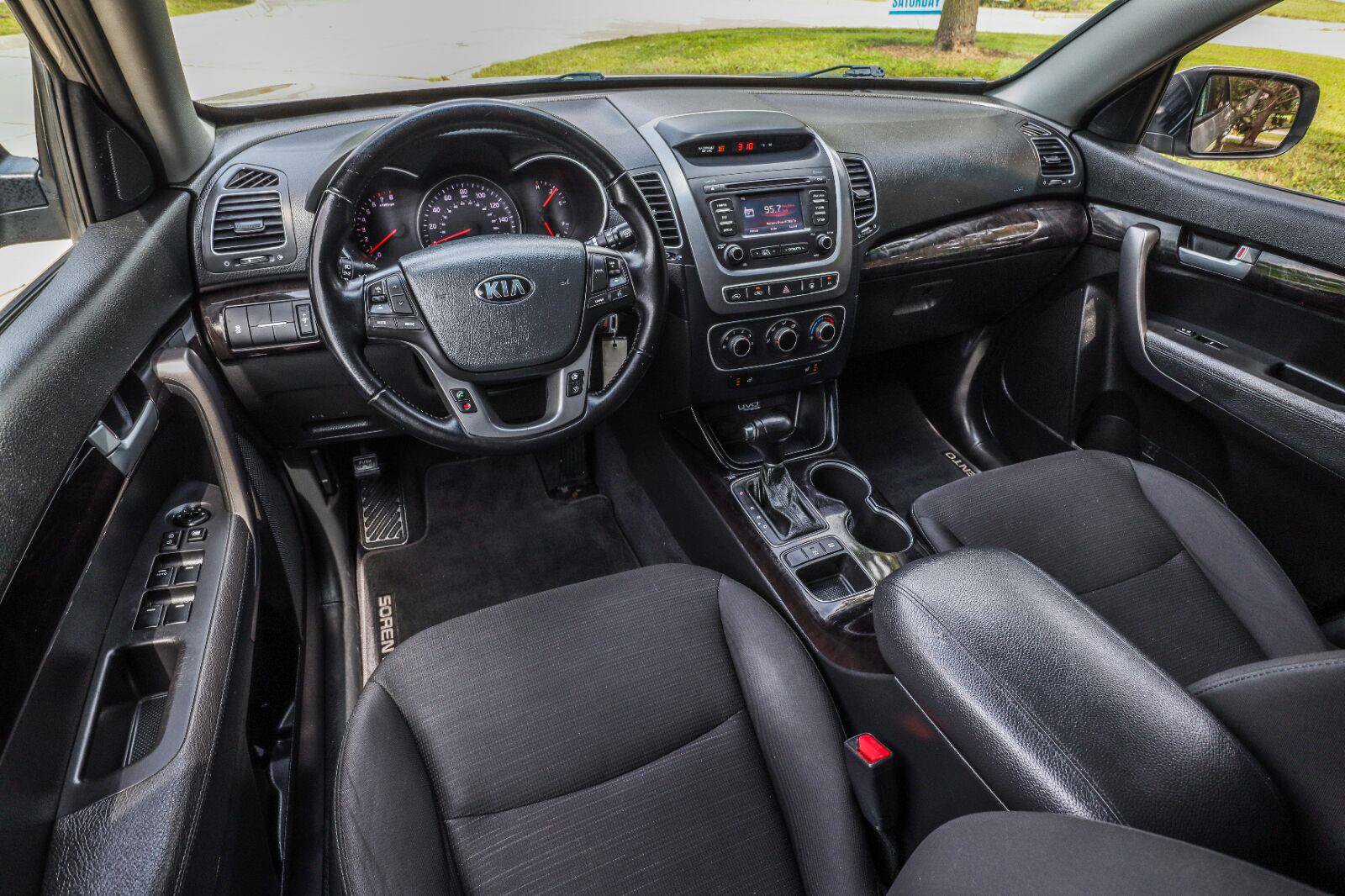 Used 2015 Kia Sorento LX FWD image 19