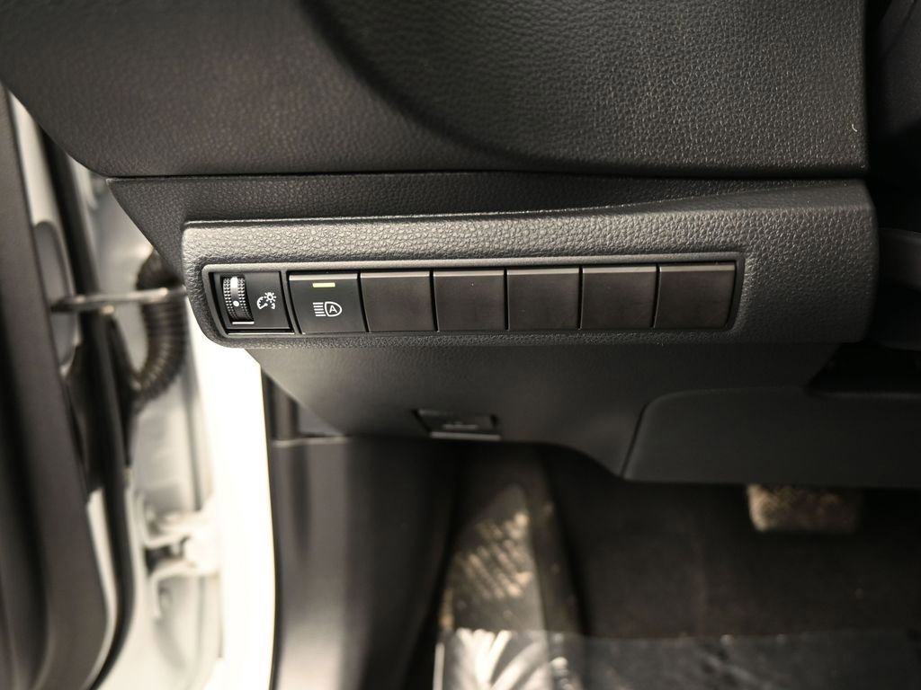 Used 2022 Toyota Corolla LE image 29