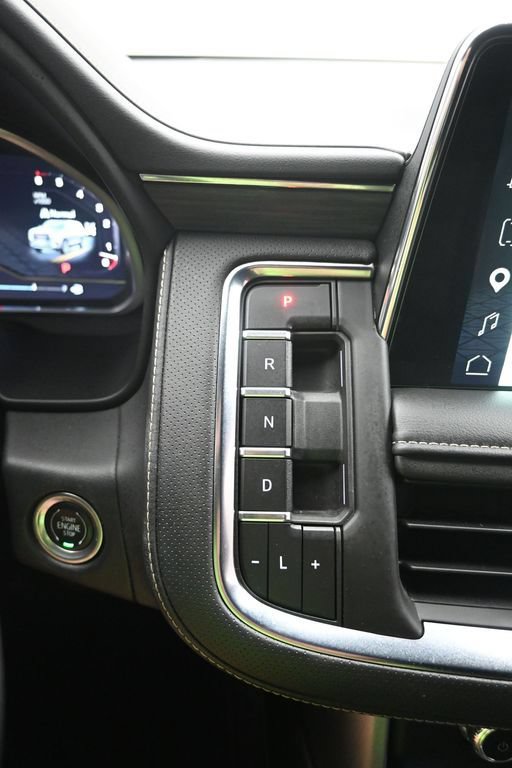 Used 2023 GMC Yukon XL SLT w/ SLT Luxury Package AWD/4WD image 19