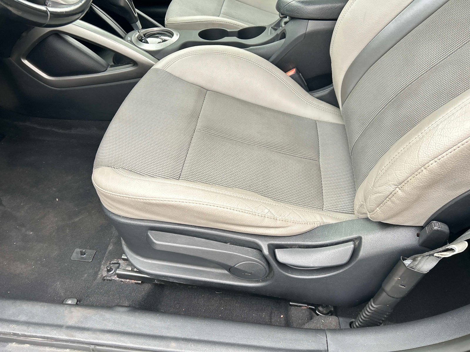 Used 2014 Hyundai Veloster w/ Style Package 02 image 18