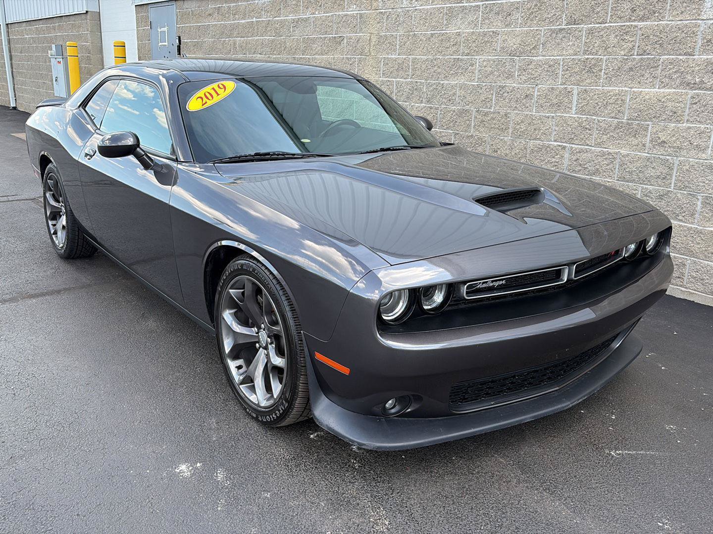 Used 2019 Dodge Challenger R/T w/ Cold Weather Group RWD image 2