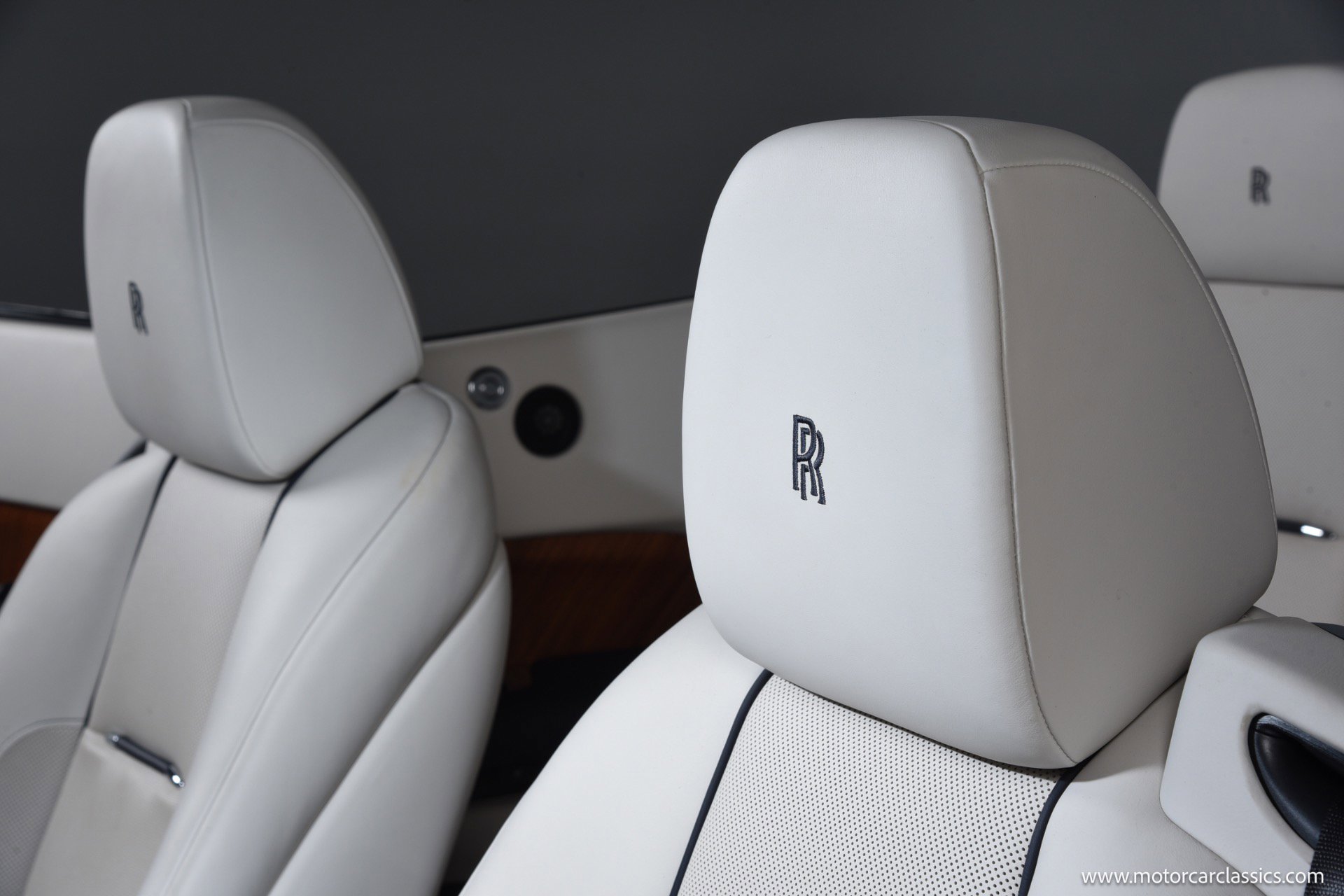 Used 2016 Rolls-Royce Dawn image 32