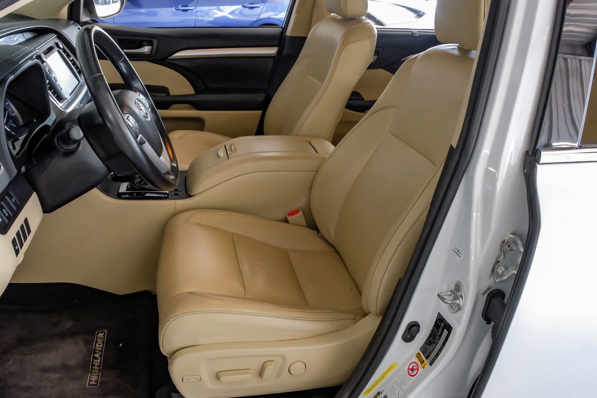 Used 2018 Toyota Highlander XLE FWD image 28