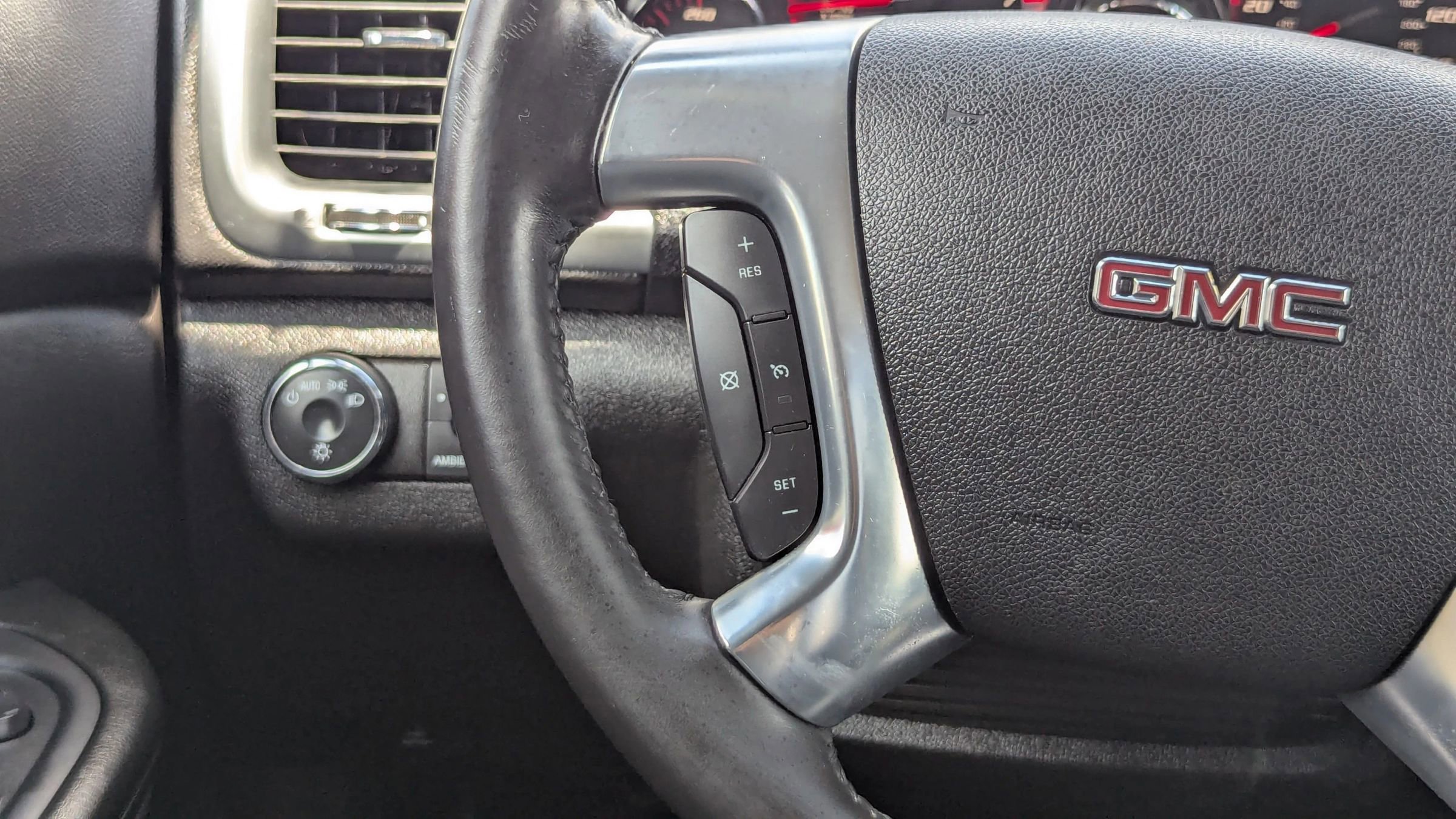 Used 2016 GMC Acadia SLE FWD image 18