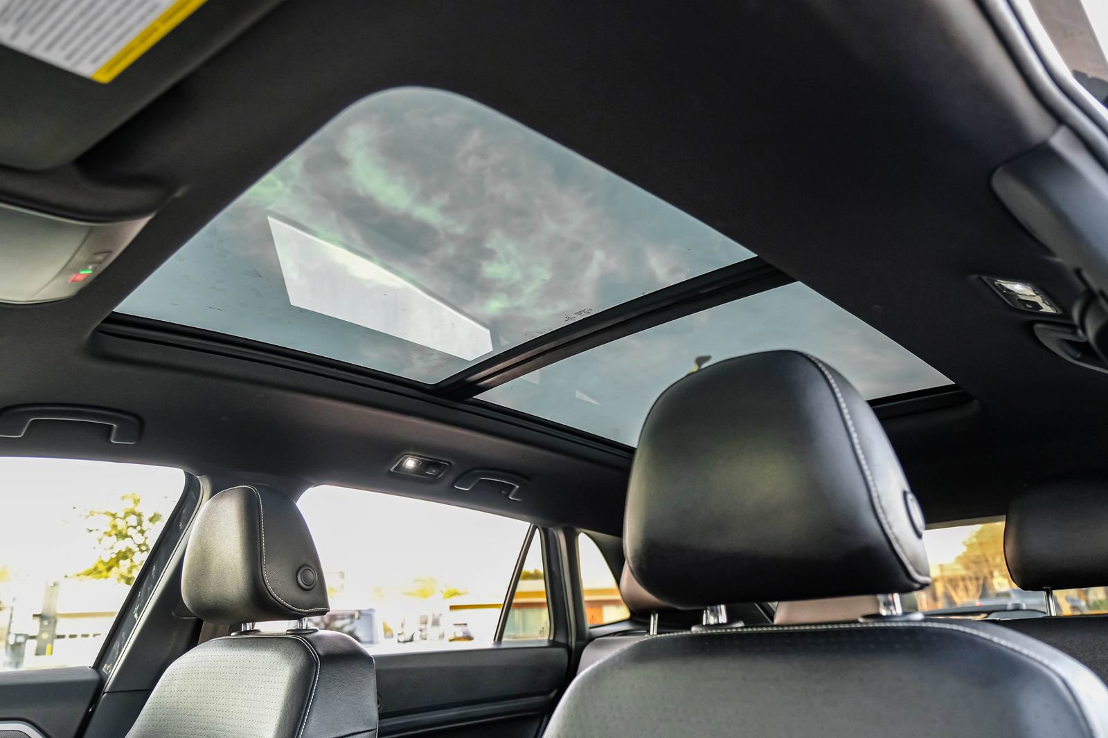 Used 2020 Volkswagen Atlas Cross Sport SE w/ Panoramic Sunroof Package FWD image 5