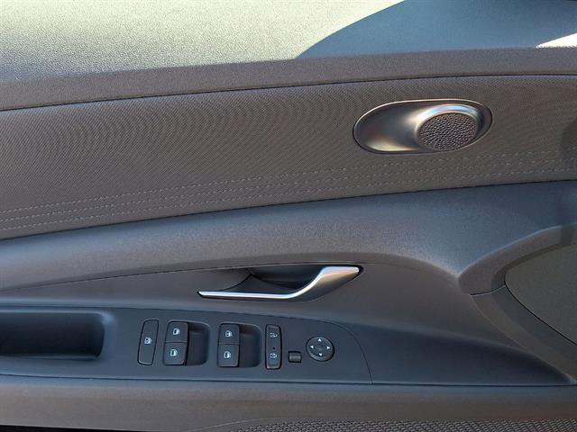 Certified 2023 Hyundai Elantra SE FWD image 10