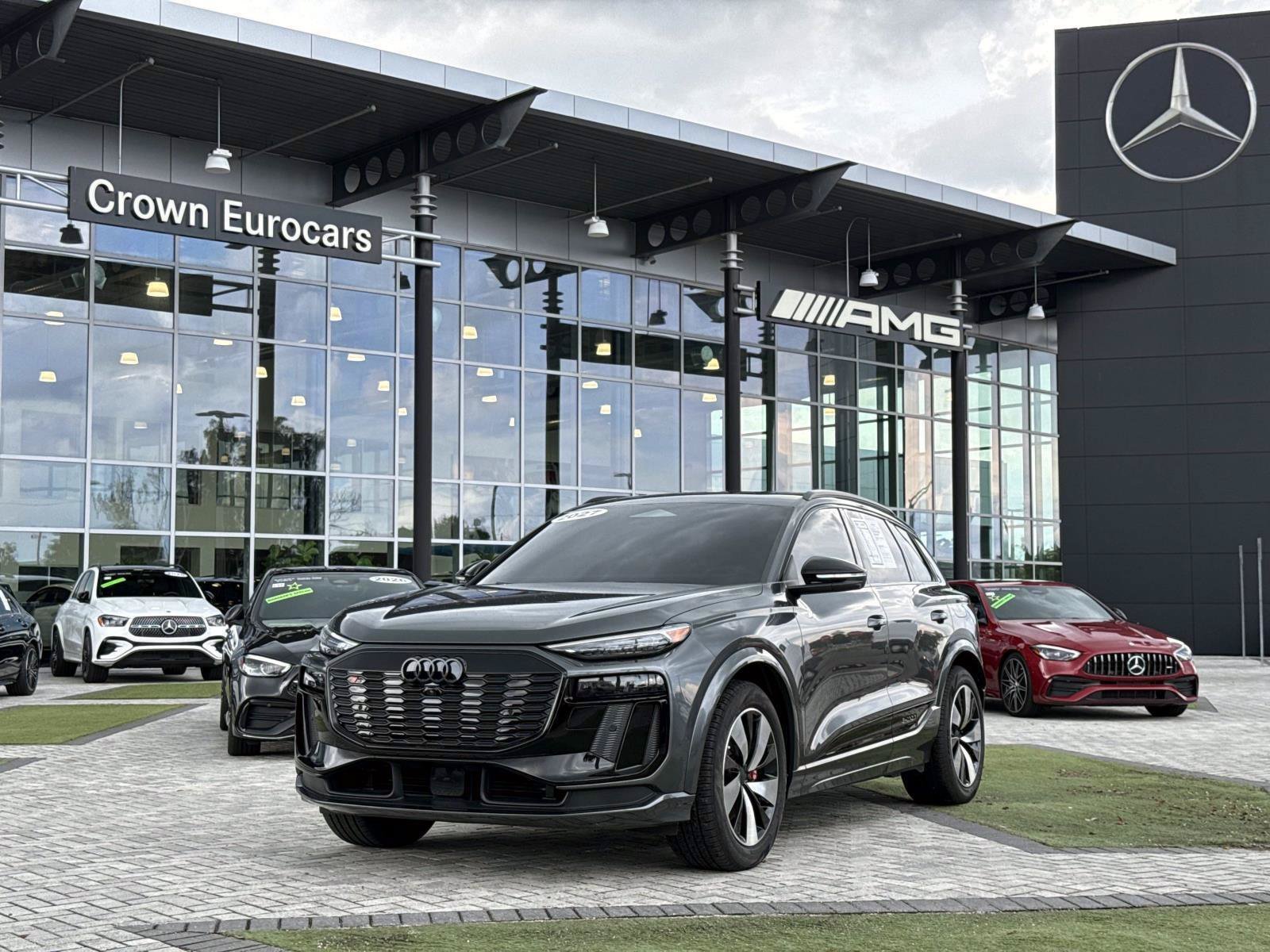 Used 2027 Audi SQ6 e-tron Prestige AWD/4WD image 1