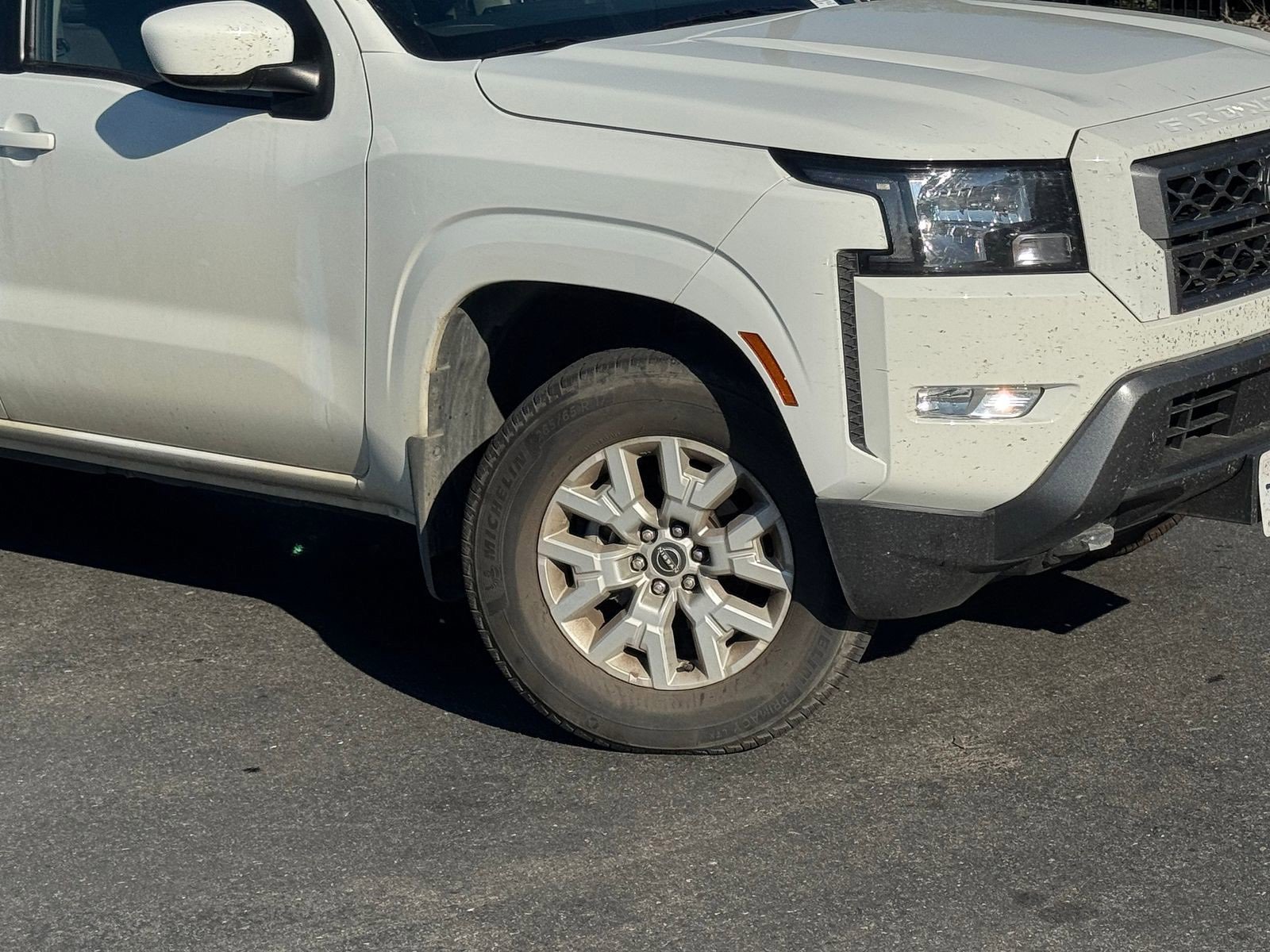 Used 2024 Nissan Frontier SV image 3