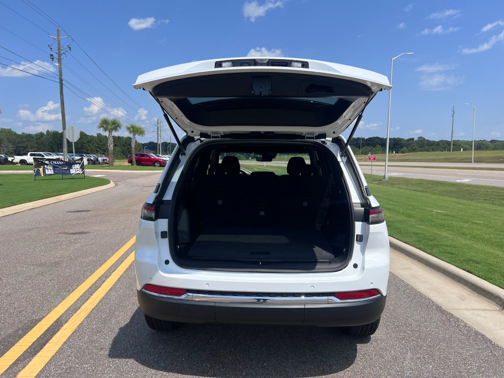 New 2026 Jeep Grand Cherokee 2WD image 4