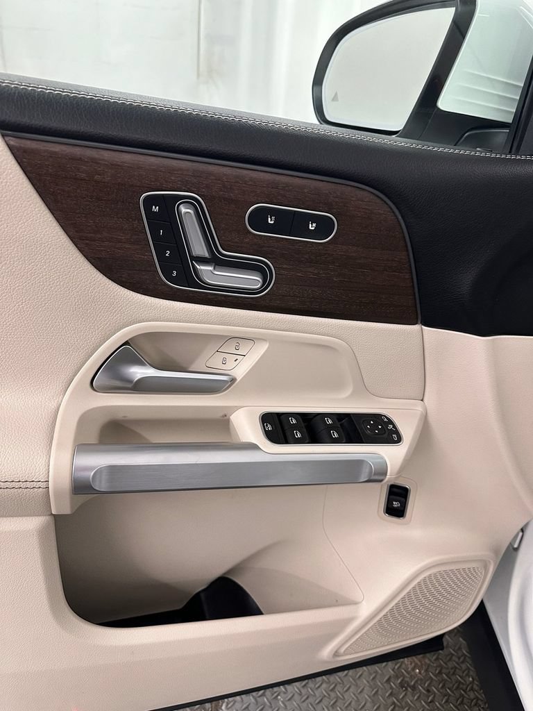 Used 2022 Mercedes-Benz GLB 250 4MATIC image 9