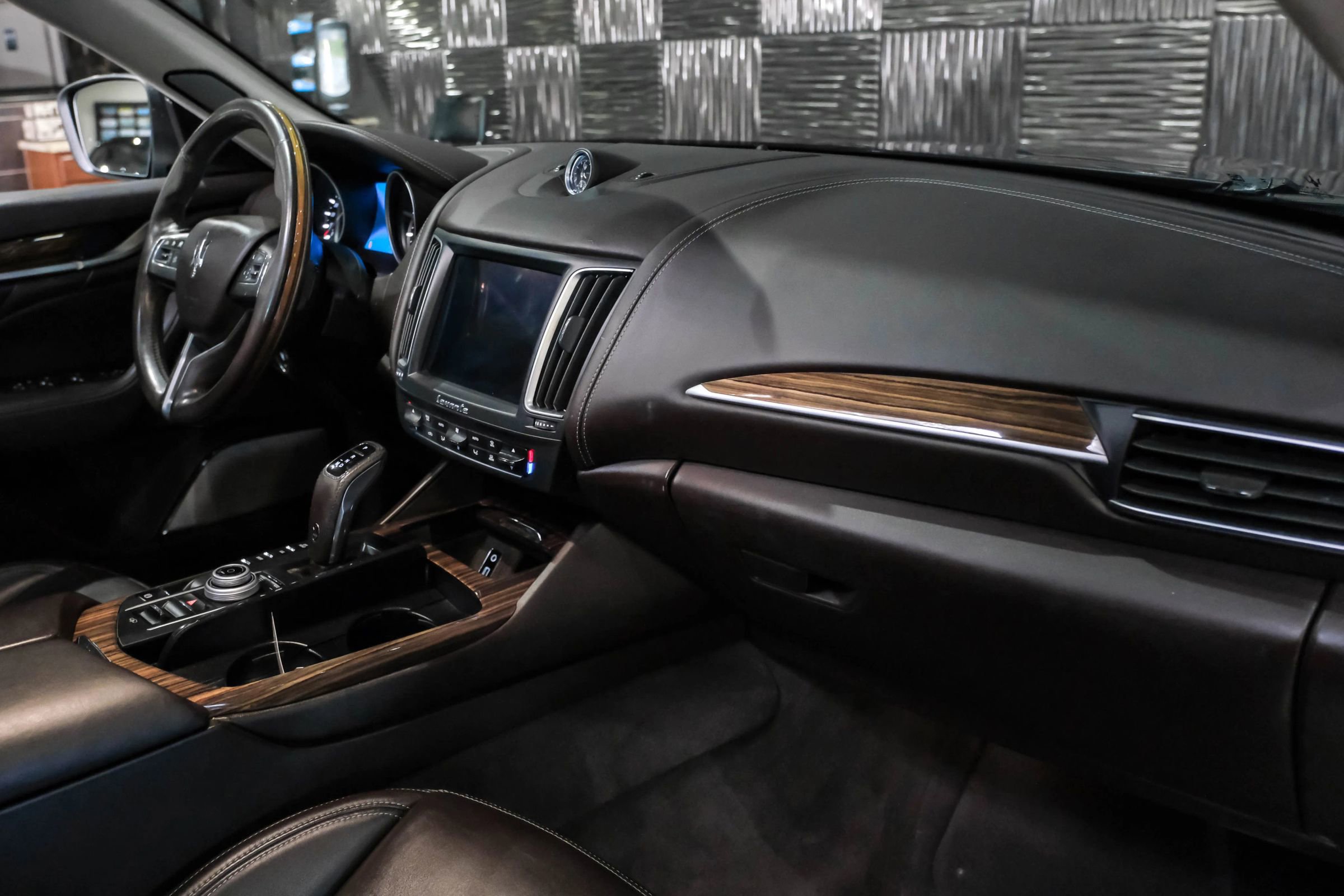 Used 2019 Maserati Levante GranLusso image 11