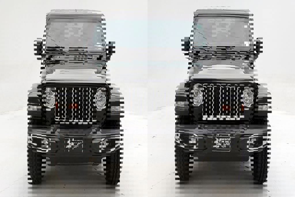 Used 2022 Jeep Wrangler Unlimited Sahara AWD/4WD image 4