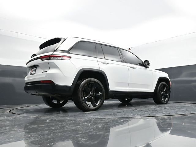 Used 2023 Jeep Grand Cherokee Limited w/ Black Appearance Package image 48