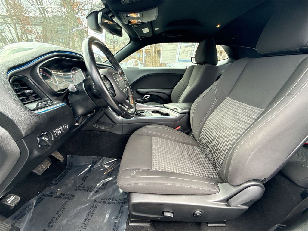 Used 2019 Dodge Challenger SXT image 13