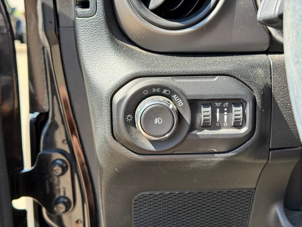 Used 2022 Jeep Wrangler Sport AWD/4WD image 19
