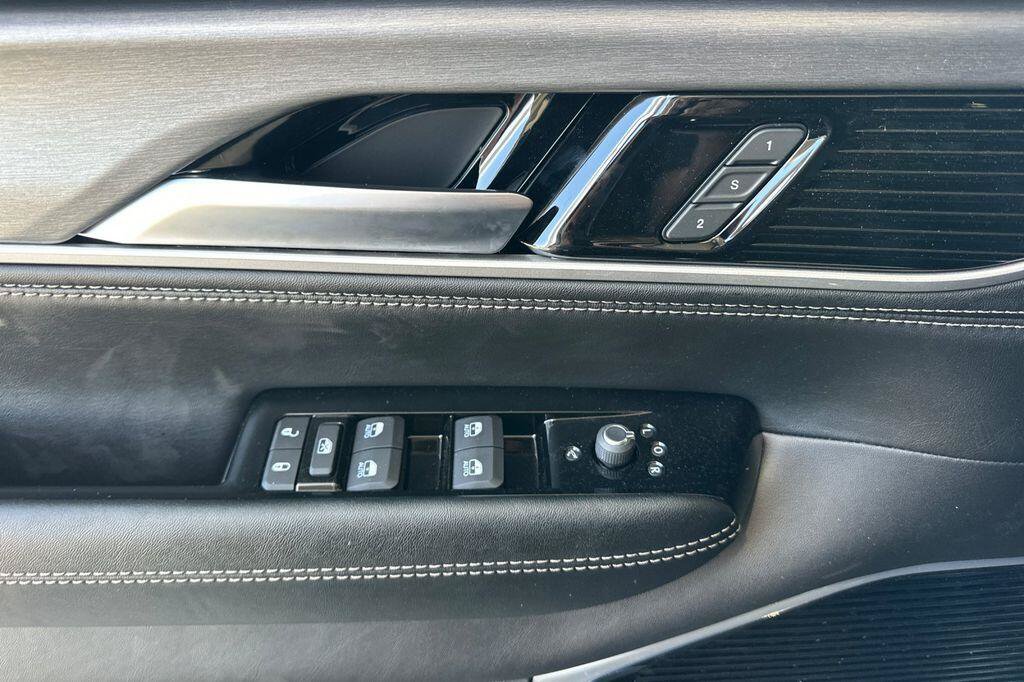 New 2026 Jeep Grand Wagoneer L Limited AWD/4WD image 11