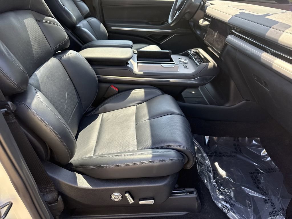 Used 2025 Lincoln Navigator Reserve w/ Jet Appearance Package image 5