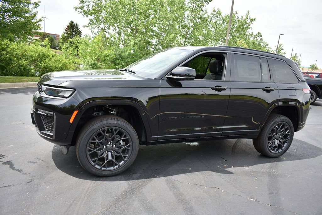 New 2026 Jeep Grand Cherokee Summit w/ Obsidian Package AWD/4WD image 9