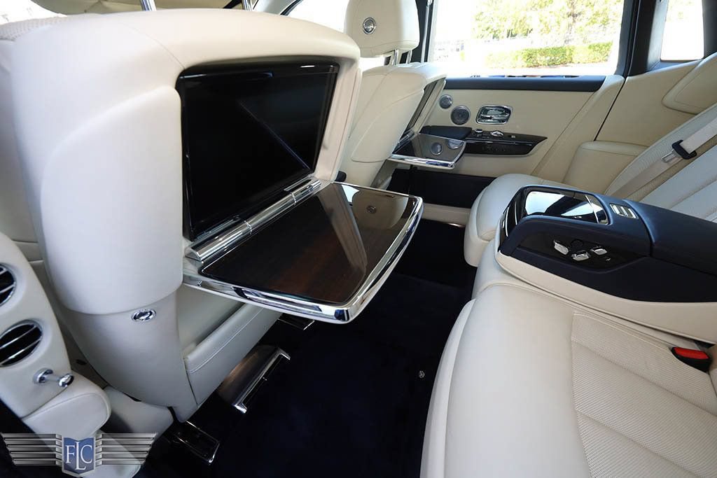 Used 2018 Rolls-Royce Phantom Sedan RWD image 24