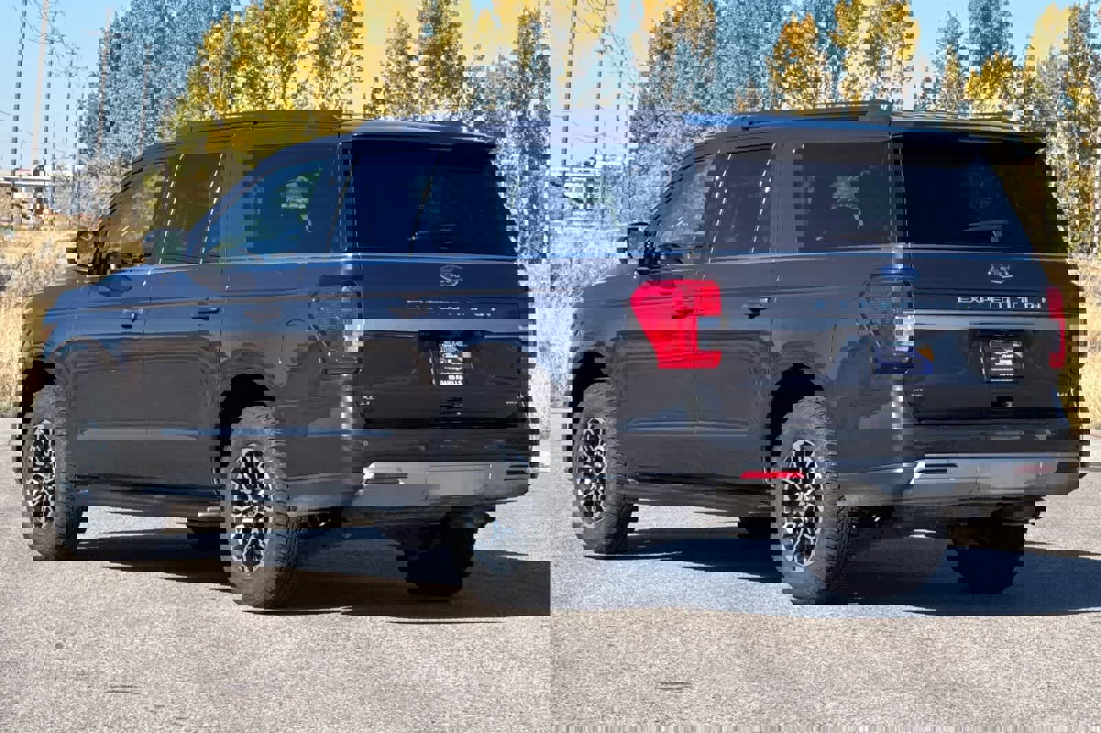 Certified 2024 Ford Expedition Max XLT image 6