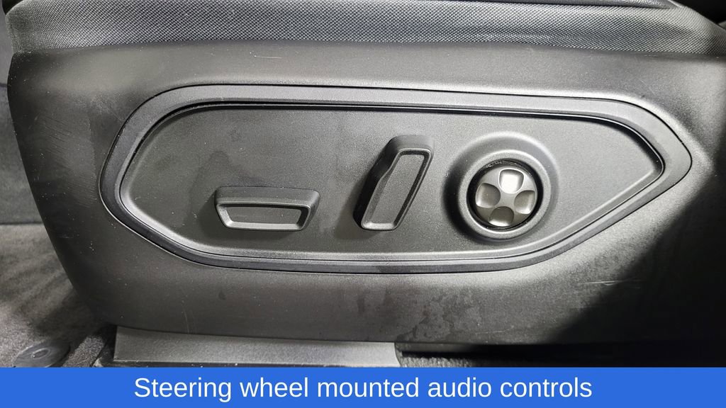 Used 2023 Jeep Grand Cherokee Limited w/ Black Appearance Package image 13