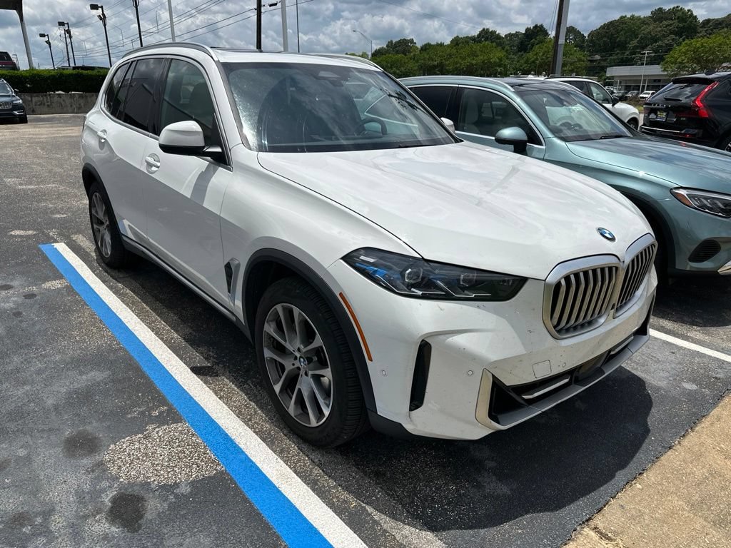 Used 2024 BMW X5 sDrive40i w/ Premium Package RWD image 2