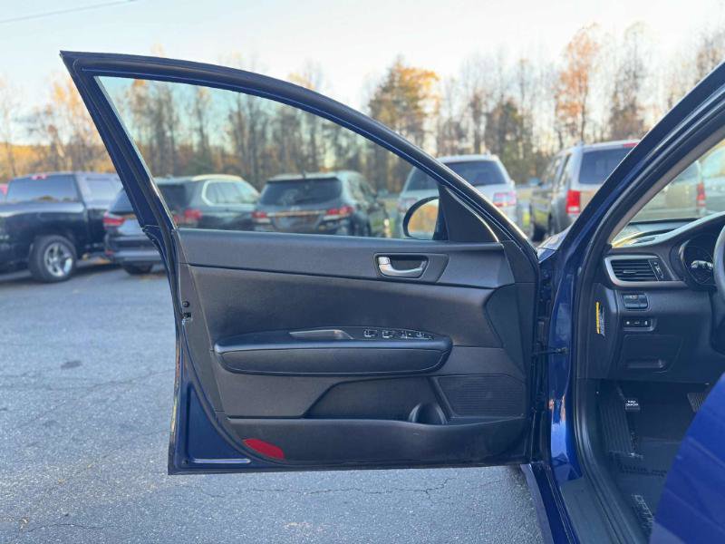 Used 2017 Kia Optima LX image 9