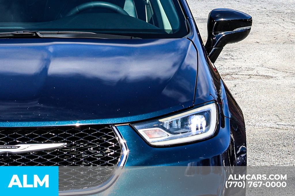 Used 2024 Chrysler Pacifica Touring-L image 16