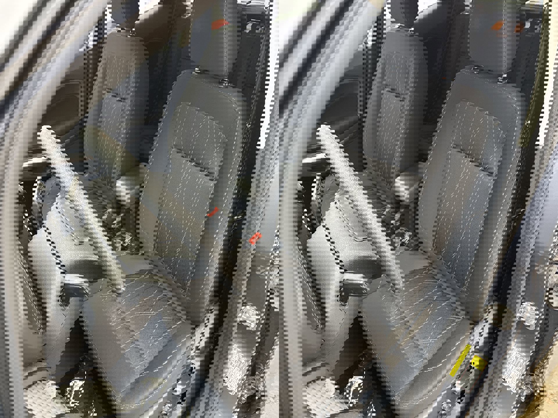 Used 2022 Ford EcoSport SE w/ SE Convenience Package image 11