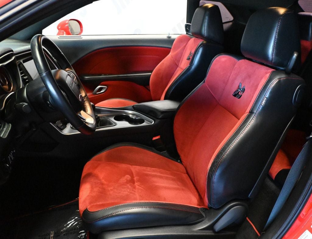 Used 2015 Dodge Challenger R/T Scat Pack w/ Leather Interior Group RWD image 18