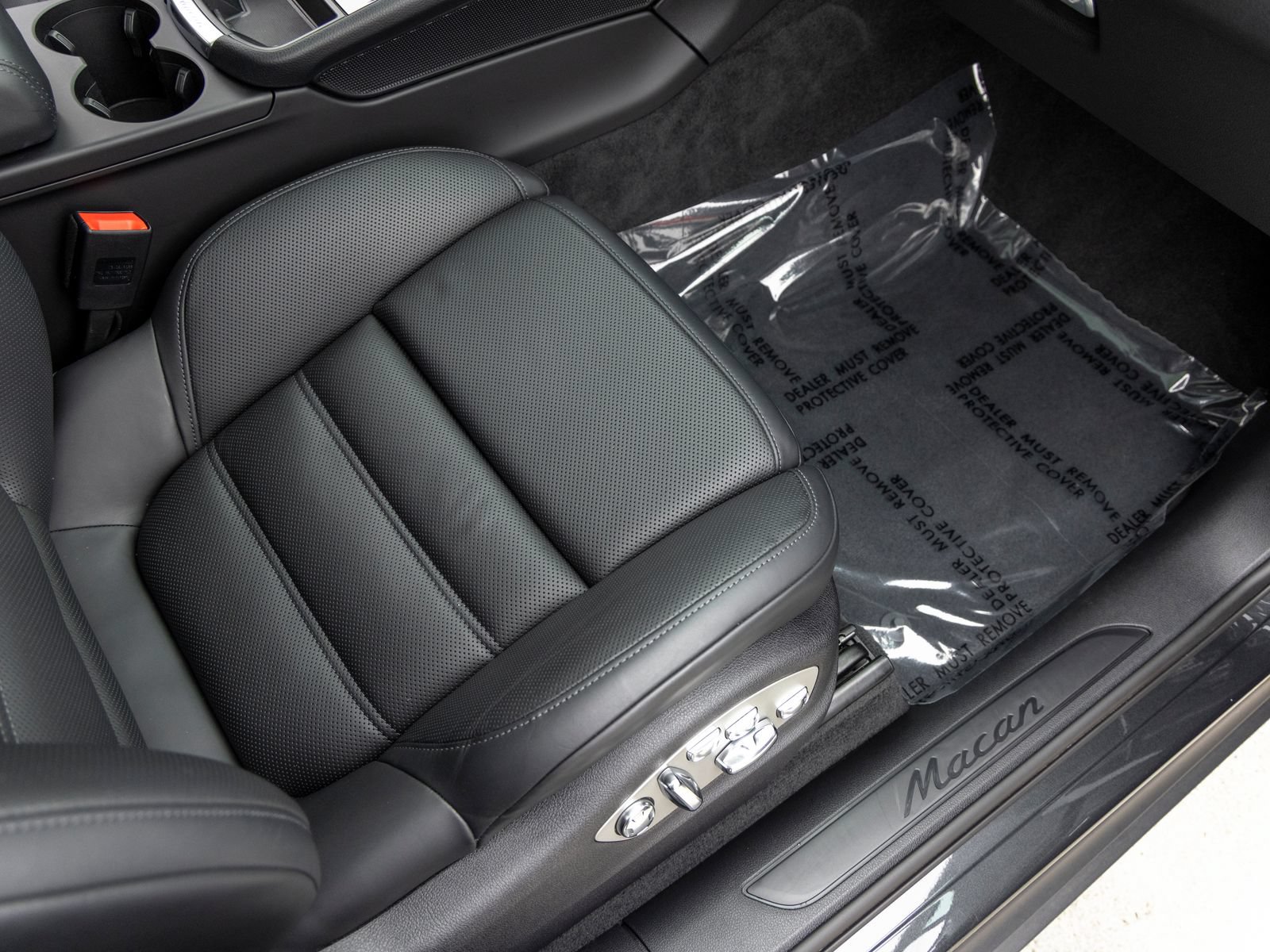 Certified 2022 Porsche Macan AWD/4WD image 53