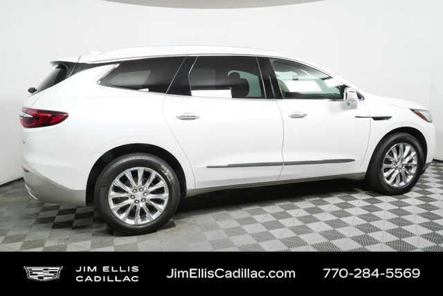 Used 2018 Buick Enclave Premium w/ Experience Buick Package FWD image 2