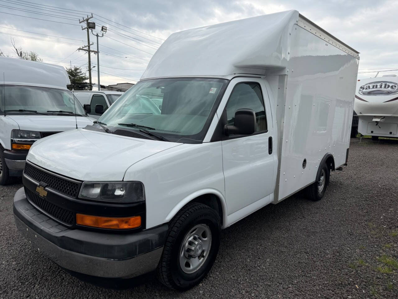 Used 2017 Chevrolet Express 3500 RWD image 1