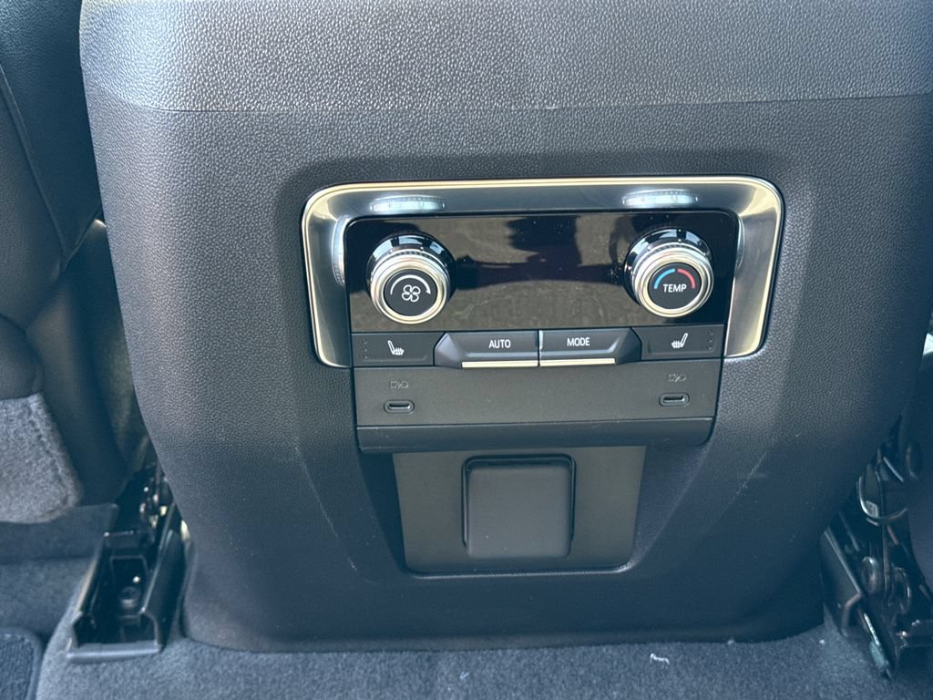 New 2026 GMC Yukon XL AT4 AWD/4WD image 30