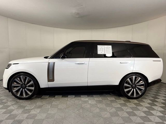 Used 2023 Land Rover Range Rover SV image 3