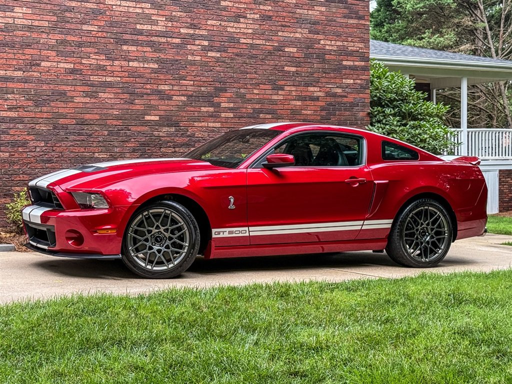 Used 2013 Ford Mustang Shelby GT500 RWD image 8