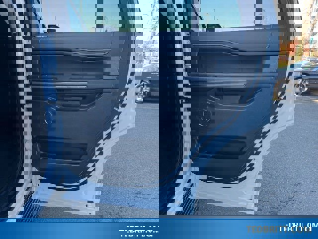 Used 2024 Ford Expedition XLT image 22